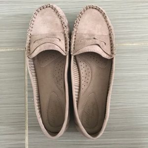 Payless Dexflex tan loafers size 10